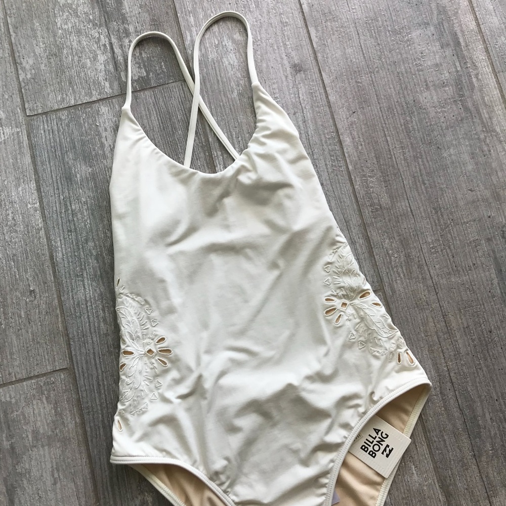 🔥🔥BILLABONG - CUT OUT BRIGHT PIECE🔥🔥 - Picture 2 of 7